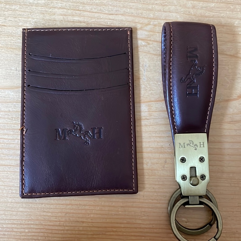 NWOT MARIO HERNANDEZ LEATHER CARD CASE & KEY FOB